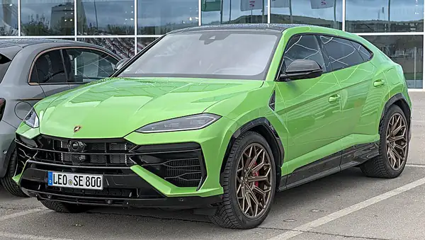 Lamborghini Urus (new, 2026)